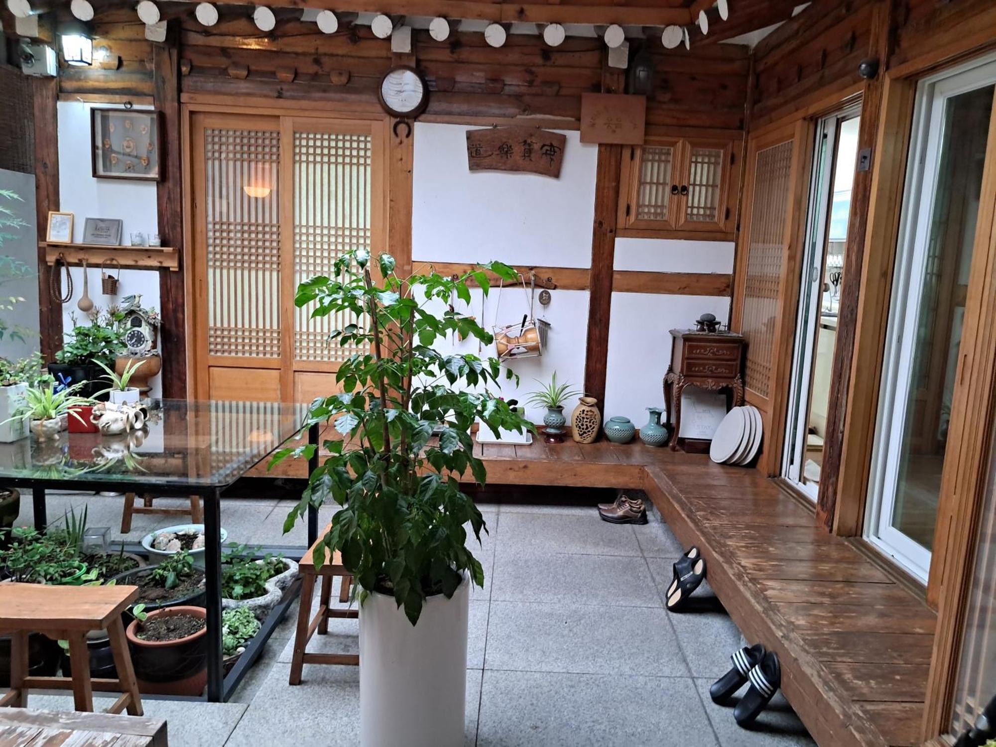 Hanok Guesthouse Nuha Сеул Экстерьер фото